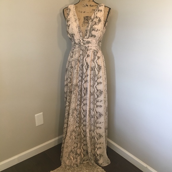 H&M Dresses & Skirts - H&M Beautiful Chiffon Snake Print Dress Size 4